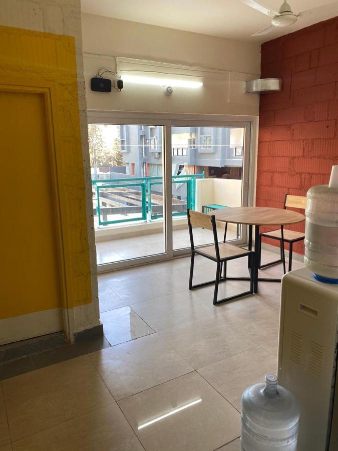 Rove By Boston Living Hostel ไฮเดอราบัด ภายนอก รูปภาพ