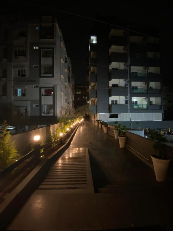 Rove By Boston Living Hostel ไฮเดอราบัด ภายนอก รูปภาพ